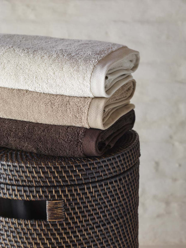 Aquanova London handdoeken Desert, Almond en Pecan - Cino wasmand - bathlaving.com
