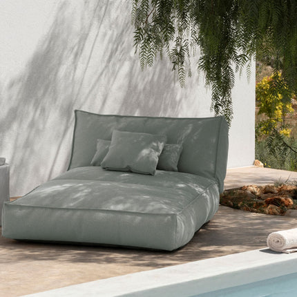Blomus Stay daybed en kussens - Lito led lantaarn - Toru bijzettafel - bathlaving.com