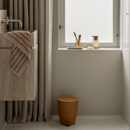 Blomus Ava badkamer accessoires - Arto handdoek - bathlaving.com