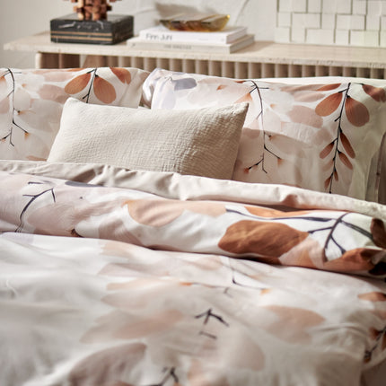 Vandyck dekbedovertrek Twigform & Satin Luxe kleur Linen - Pure 68 sprei sloop Stone - bathlaving.com